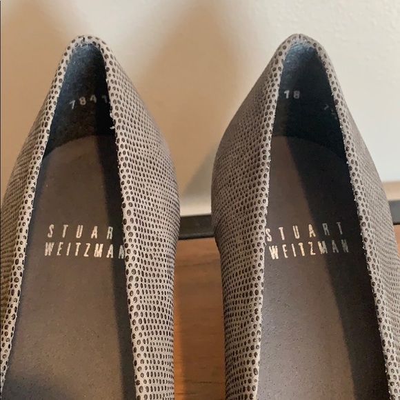 STUART WEITZMAN Gray Textured Block Heels - Picture 9 of 12